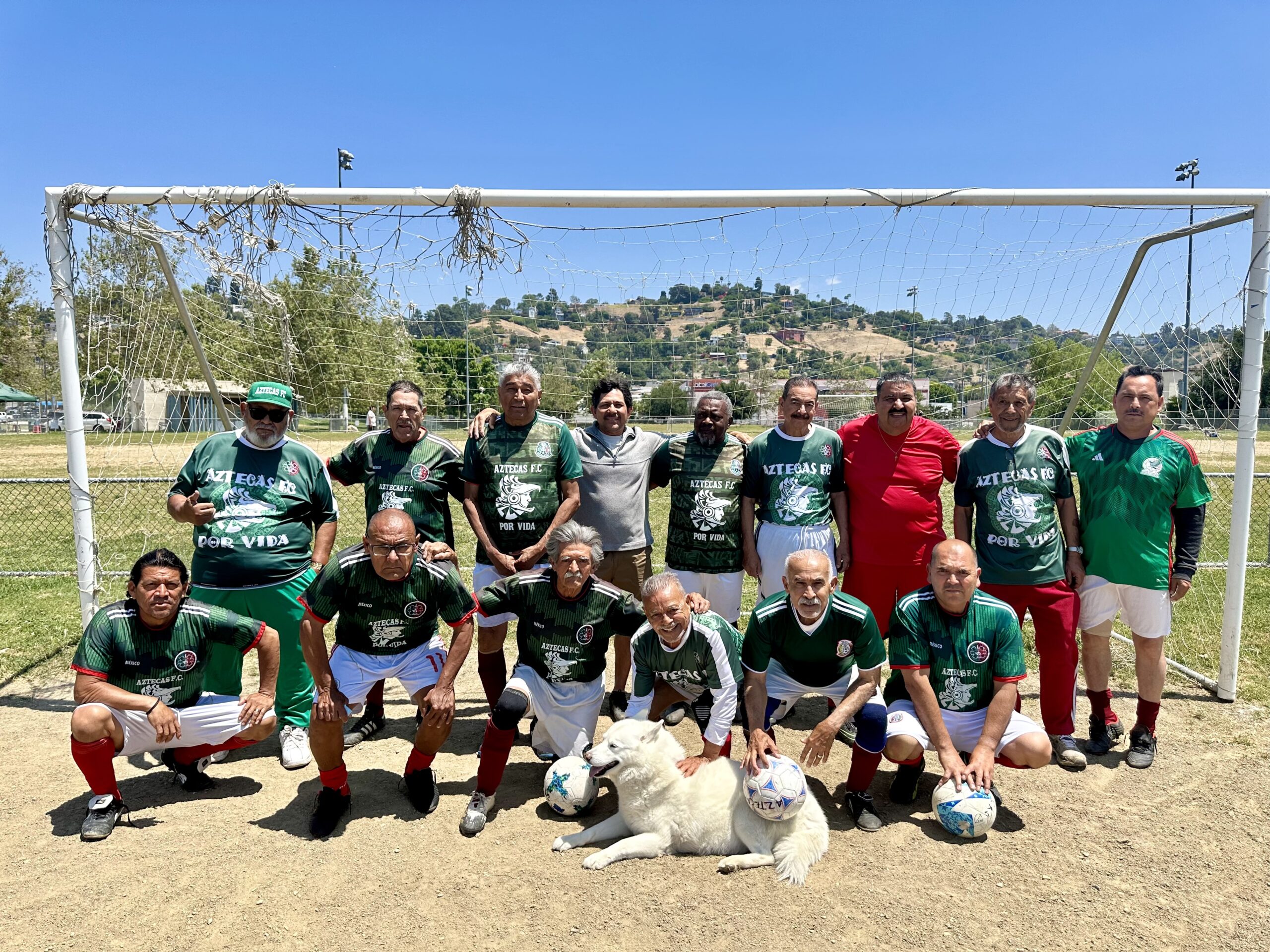 aztecas,-a-soccer-team-in-which-only-older-adults-play