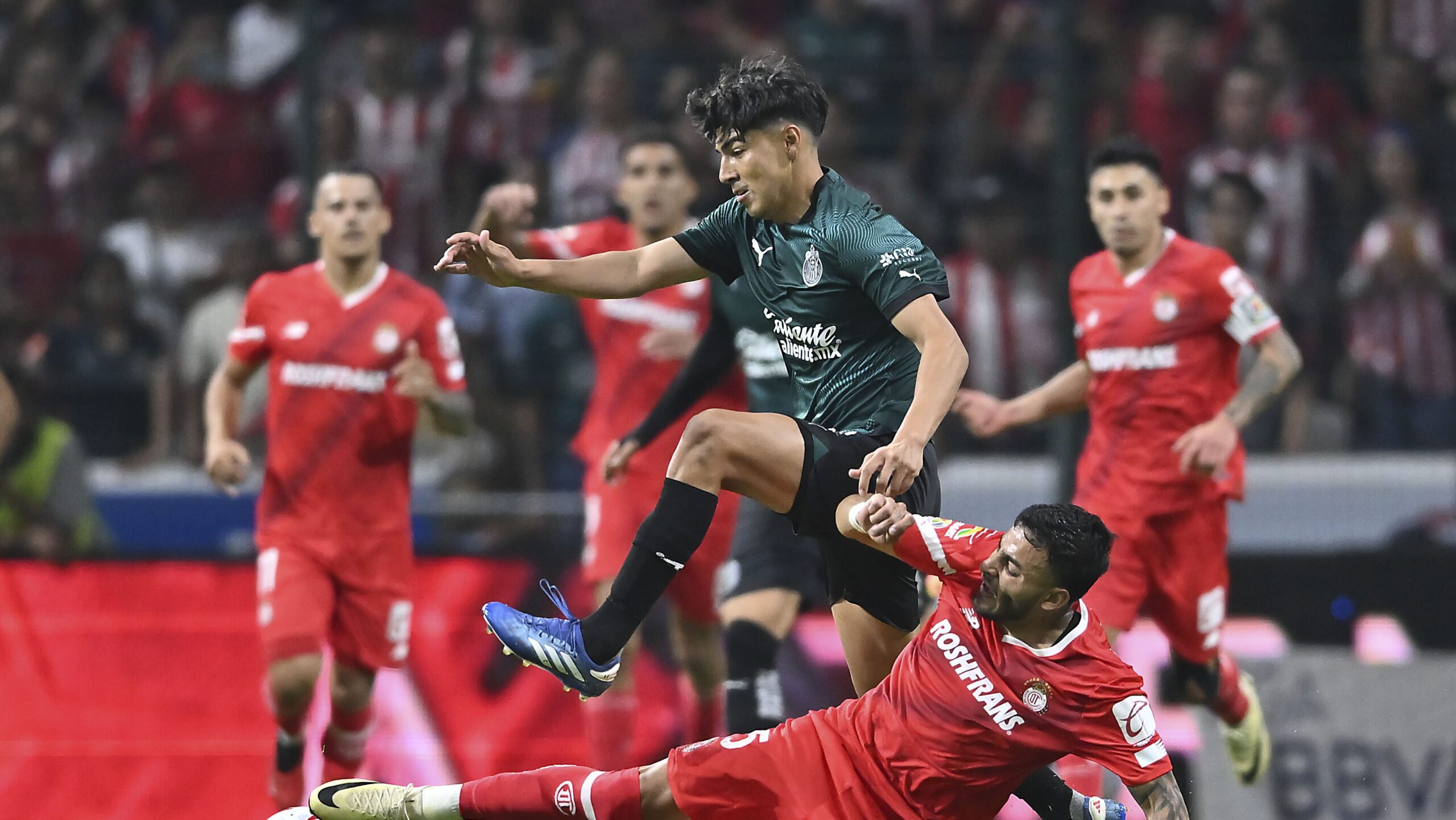 chivas-put-out-the-“hell”-in-toluca-and-advanced-to-the-semifinals-with-a-0-0-draw