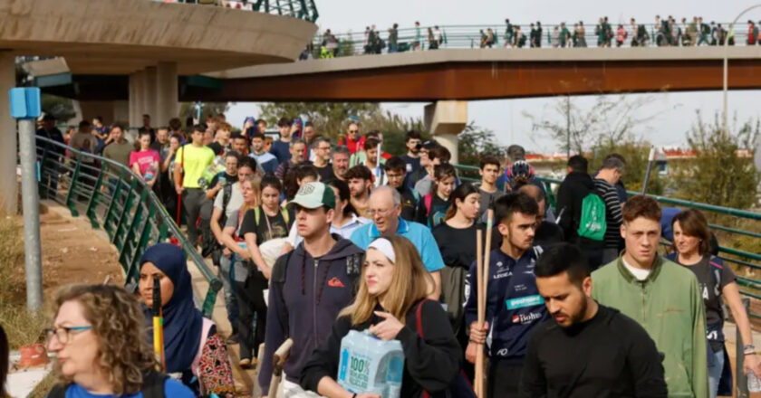 The “catwalk of solidarity”, the wave of volunteers who are arriving in Valencia to help the victims of the disaster caused by DANA